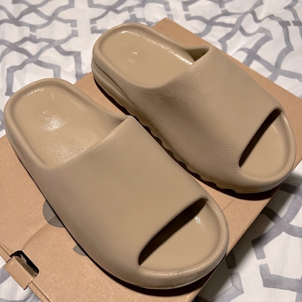 Like new Yeezy slides